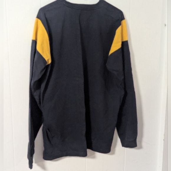 Vintage 90's Billabong Men's Navy and Yellow Long Sleeve Tee - Picture 2 of 4